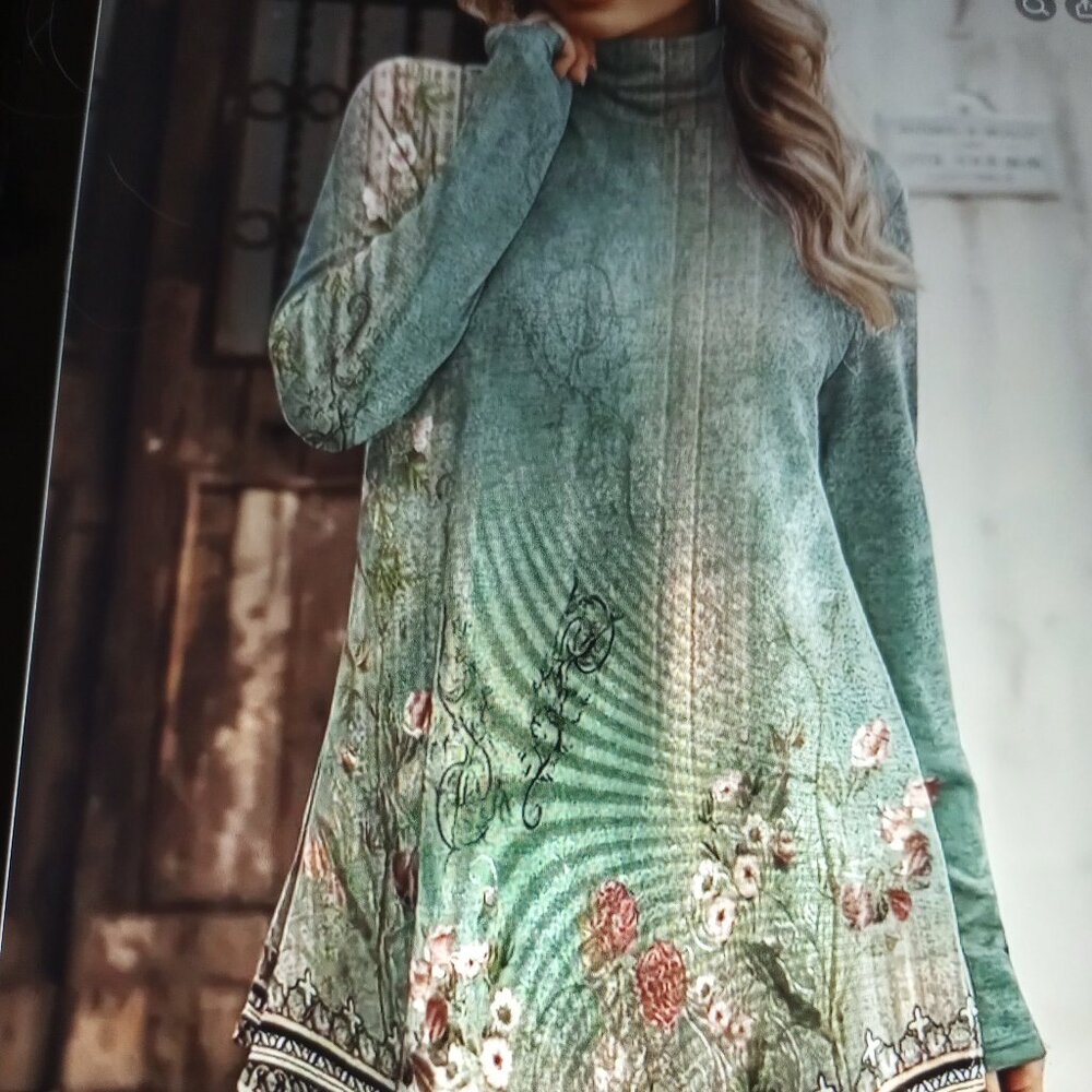 Beautiful floral turtle neck long sleeve top sz L New in original bag!